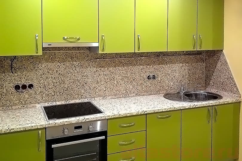 Кухня зеленого цвета, фасад мдф пленка пвх