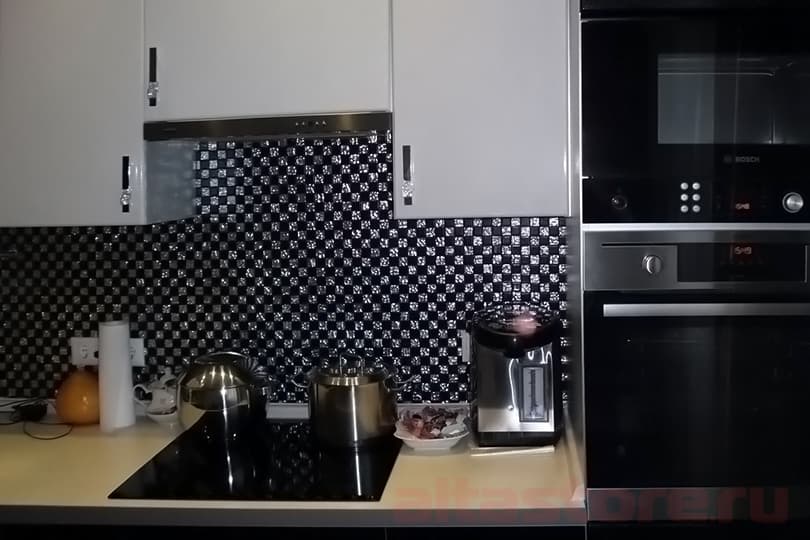 Классическая черно-белая кухня, фасад мдф пленка