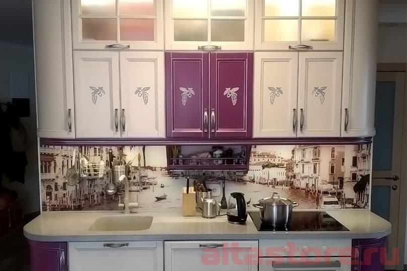 Кухня фиолетового цвета