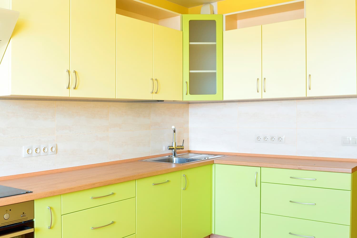 Угловая кухня желтого цвета - Компания «Маэстро»