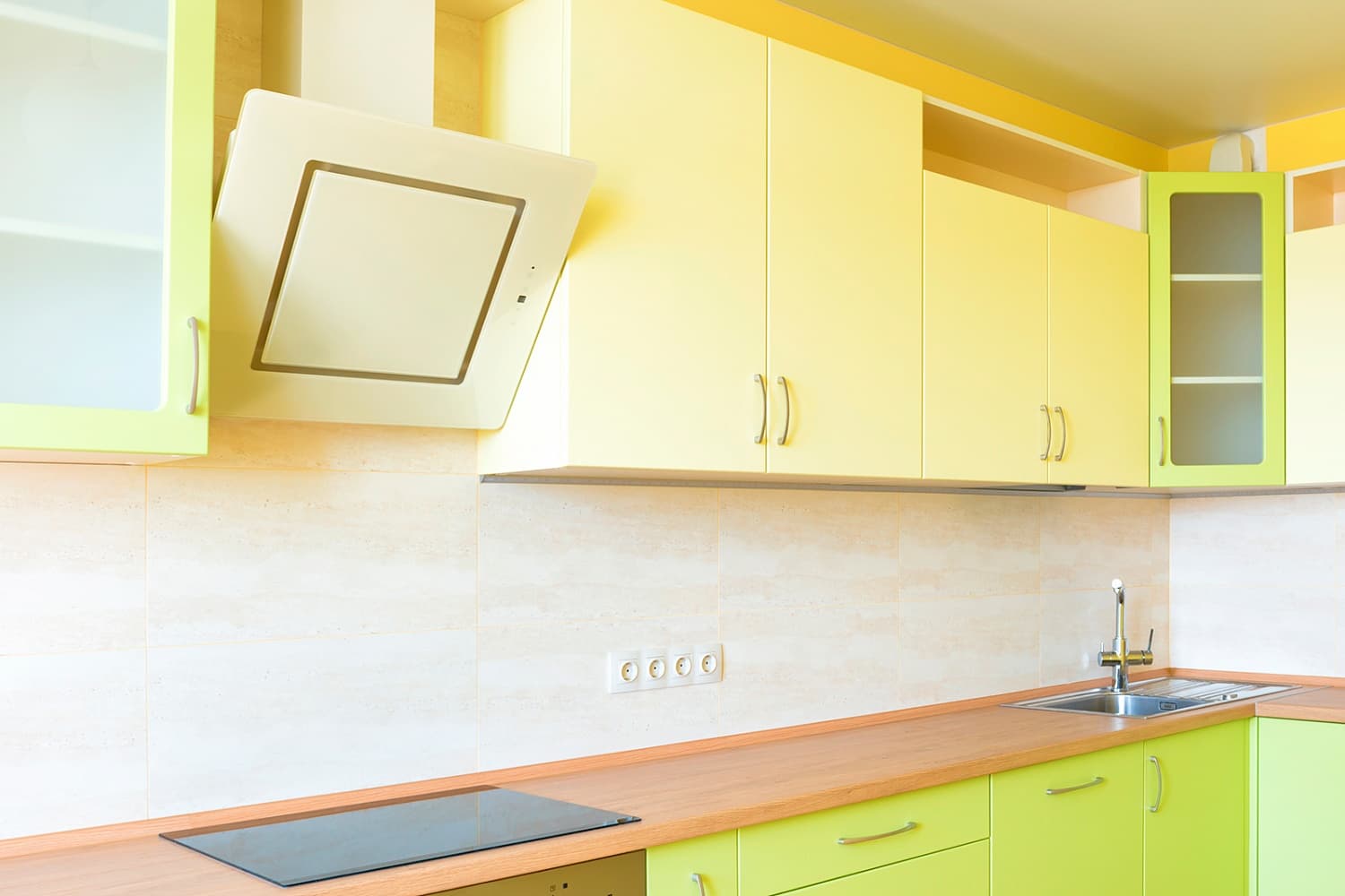 Угловая кухня желтого цвета - Компания «Маэстро»
