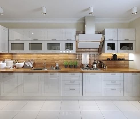 Белая кухня с деревянной столешницей 
